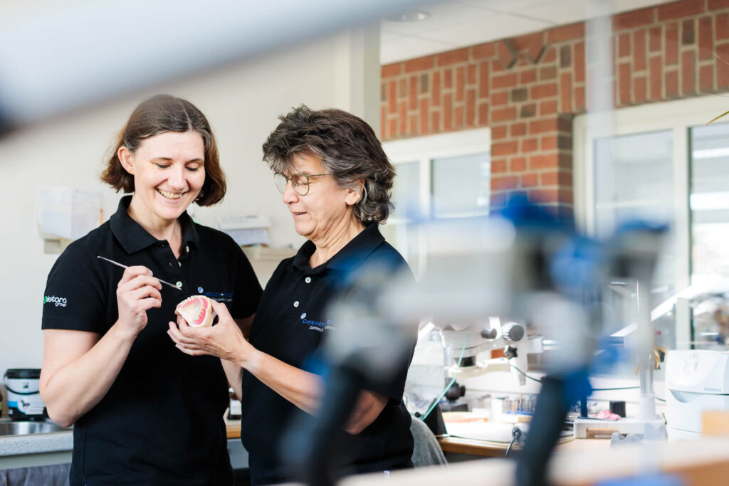 Dentallabor Jobs bei Flensburg: Karriere in der Zahntechnik bei Petersen und Ehlers